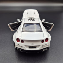 Load image into Gallery viewer, Explorafind 2020 Nissan GT-R R-35 White 1:32 Die Cast Car