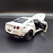 Load image into Gallery viewer, Explorafind 2020 Nissan GT-R R-35 White 1:32 Die Cast Car