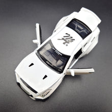 Load image into Gallery viewer, Explorafind 2020 Nissan GT-R R-35 White 1:32 Die Cast Car