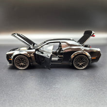 Load image into Gallery viewer, Explorafind 2023 Dodge Challenger SRT Hellcat Black 1:32 Die Cast Car