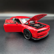 Load image into Gallery viewer, Explorafind 2023 Dodge Challenger SRT Hellcat Red 1:32 Die Cast Car