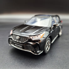 Load image into Gallery viewer, Explorafind 2021 Toyota Highlander XSE Black 1:32 Die Cast Car