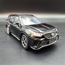 Load image into Gallery viewer, Explorafind 2021 Toyota Highlander XSE Black 1:32 Die Cast Car