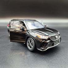 Load image into Gallery viewer, Explorafind 2021 Toyota Highlander XSE Black 1:32 Die Cast Car
