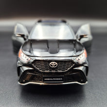 Load image into Gallery viewer, Explorafind 2021 Toyota Highlander XSE Black 1:32 Die Cast Car