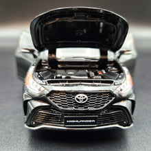 Load image into Gallery viewer, Explorafind 2021 Toyota Highlander XSE Black 1:32 Die Cast Car