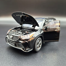 Load image into Gallery viewer, Explorafind 2021 Toyota Highlander XSE Black 1:32 Die Cast Car