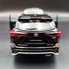 Load image into Gallery viewer, Explorafind 2021 Toyota Highlander XSE Black 1:32 Die Cast Car