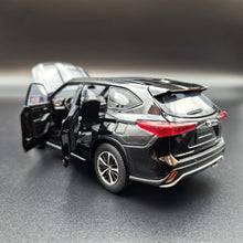 Load image into Gallery viewer, Explorafind 2021 Toyota Highlander XSE Black 1:32 Die Cast Car