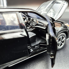 Load image into Gallery viewer, Explorafind 2021 Toyota Highlander XSE Black 1:32 Die Cast Car