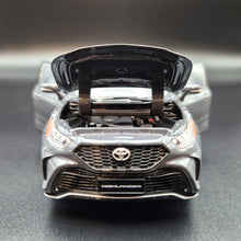 Load image into Gallery viewer, Explorafind 2021 Toyota Highlander XSE Grey 1:32 Die Cast Car