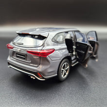 Load image into Gallery viewer, Explorafind 2021 Toyota Highlander XSE Grey 1:32 Die Cast Car