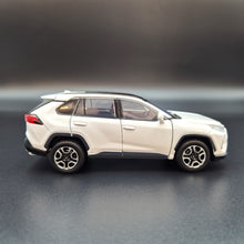 Load image into Gallery viewer, Explorafind 2021 Toyota RAV4 White 1:32 Die Cast Car