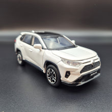 Load image into Gallery viewer, Explorafind 2021 Toyota RAV4 White 1:32 Die Cast Car