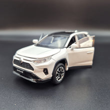 Load image into Gallery viewer, Explorafind 2021 Toyota RAV4 White 1:32 Die Cast Car
