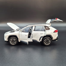 Load image into Gallery viewer, Explorafind 2021 Toyota RAV4 White 1:32 Die Cast Car