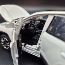 Load image into Gallery viewer, Explorafind 2021 Toyota RAV4 White 1:32 Die Cast Car