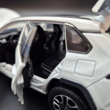 Load image into Gallery viewer, Explorafind 2021 Toyota RAV4 White 1:32 Die Cast Car