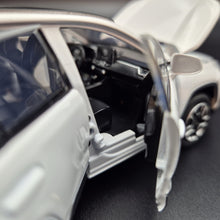 Load image into Gallery viewer, Explorafind 2021 Toyota RAV4 White 1:32 Die Cast Car