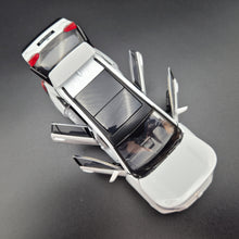 Load image into Gallery viewer, Explorafind 2021 Toyota RAV4 White 1:32 Die Cast Car
