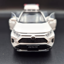 Load image into Gallery viewer, Explorafind 2021 Toyota RAV4 White 1:32 Die Cast Car