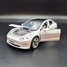 Load image into Gallery viewer, Explorafind 2021 Tesla Model 3 White 1:32 Die Cast Car