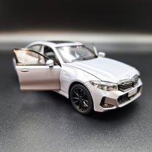 Load image into Gallery viewer, Explorafind 2023 BMW 3 Series 320i Grey 1:32 Die Cast Car