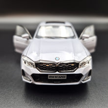 Load image into Gallery viewer, Explorafind 2023 BMW 3 Series 320i Grey 1:32 Die Cast Car