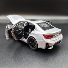 Load image into Gallery viewer, Explorafind 2023 BMW 3 Series 320i Grey 1:32 Die Cast Car