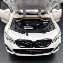 Load image into Gallery viewer, Explorafind 2023 BMW 3 Series 320i White 1:32 Die Cast Car
