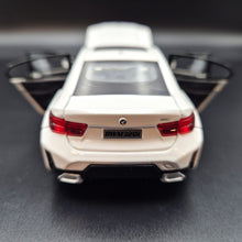 Load image into Gallery viewer, Explorafind 2023 BMW 3 Series 320i White 1:32 Die Cast Car