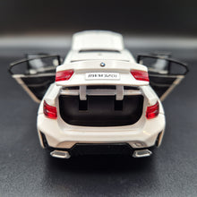 Load image into Gallery viewer, Explorafind 2023 BMW 3 Series 320i White 1:32 Die Cast Car