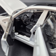 Load image into Gallery viewer, Explorafind 2023 BMW 3 Series 320i White 1:32 Die Cast Car