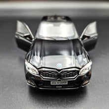 Load image into Gallery viewer, Explorafind 2023 BMW 3 Series 320i Black 1:32 Die Cast Car