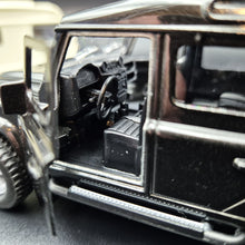 Load image into Gallery viewer, Explorafind 2012 Land Rover Defender with Caravan Black/Cream 1:32 Die Cast