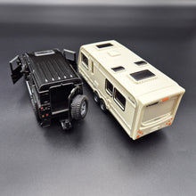 Load image into Gallery viewer, Explorafind 2012 Land Rover Defender with Caravan Black/Cream 1:32 Die Cast