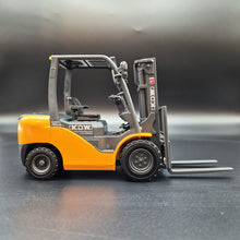 Load image into Gallery viewer, Explorafind Toyota Style Forklift Truck Orange 1:20 Die Cast