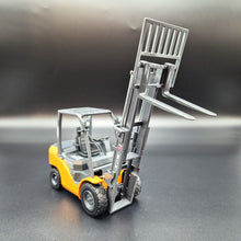 Load image into Gallery viewer, Explorafind Toyota Style Forklift Truck Orange 1:20 Die Cast