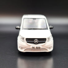 Load image into Gallery viewer, Explorafind 2019 Mercedes-Benz Vito White 1:64 Die Cast Van New