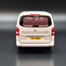 Load image into Gallery viewer, Explorafind 2019 Mercedes-Benz Vito White 1:64 Die Cast Van New