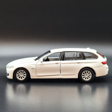 Load image into Gallery viewer, Explorafind 2017 BMW Series 5 F11 White 1:64 Die Cast Car New