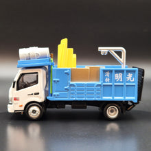 Load image into Gallery viewer, Explorafind 2022 Hino 300 Series Demolition Truck 1:64 Die Cast Truck New