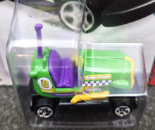 Load image into Gallery viewer, Hot Wheels 2014 Bump Around Green #166 HW Race - Track Aces New Long Card