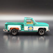 Load image into Gallery viewer, Matchbox 2009 '75 Chevy Stepside Pickup Green MBX Service Centre 5 Pack Loose