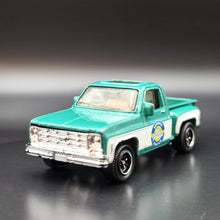 Load image into Gallery viewer, Matchbox 2009 '75 Chevy Stepside Pickup Green MBX Service Centre 5 Pack Loose