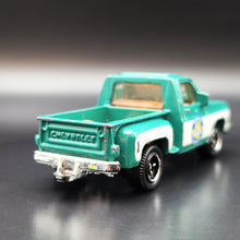 Load image into Gallery viewer, Matchbox 2009 '75 Chevy Stepside Pickup Green MBX Service Centre 5 Pack Loose
