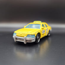 Load image into Gallery viewer, Matchbox 2018 2006 Ford Crown Victoria Yellow Metro Transit 5 Pack Loose