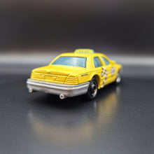 Load image into Gallery viewer, Matchbox 2018 2006 Ford Crown Victoria Yellow Metro Transit 5 Pack Loose