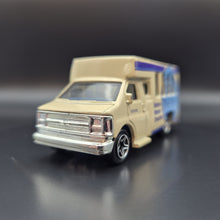 Load image into Gallery viewer, Matchbox 2000 Chevy Transport Bus Cream #53 On Tour 3/5