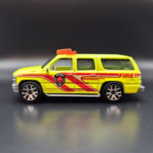 Load image into Gallery viewer, Matchbox 2005 2000 Chevrolet Suburban Neon Yellow #40